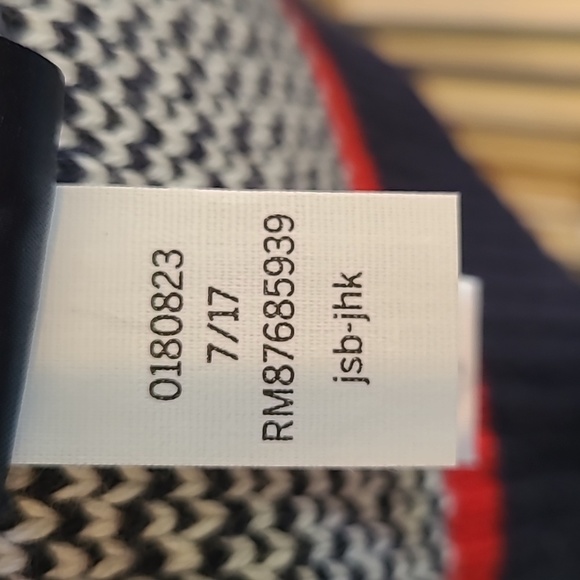 NWOT Tommy Hilfiger Winter Scarf - Picture 7 of 7